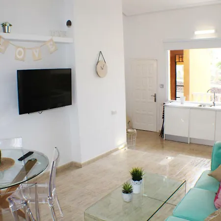 Sunny Terraced House Apartman