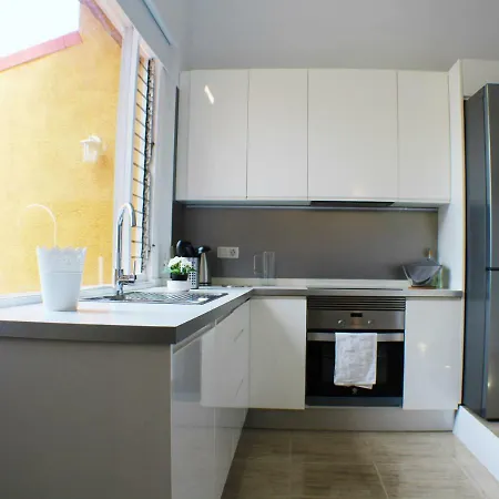 Sunny Terraced House Apartman